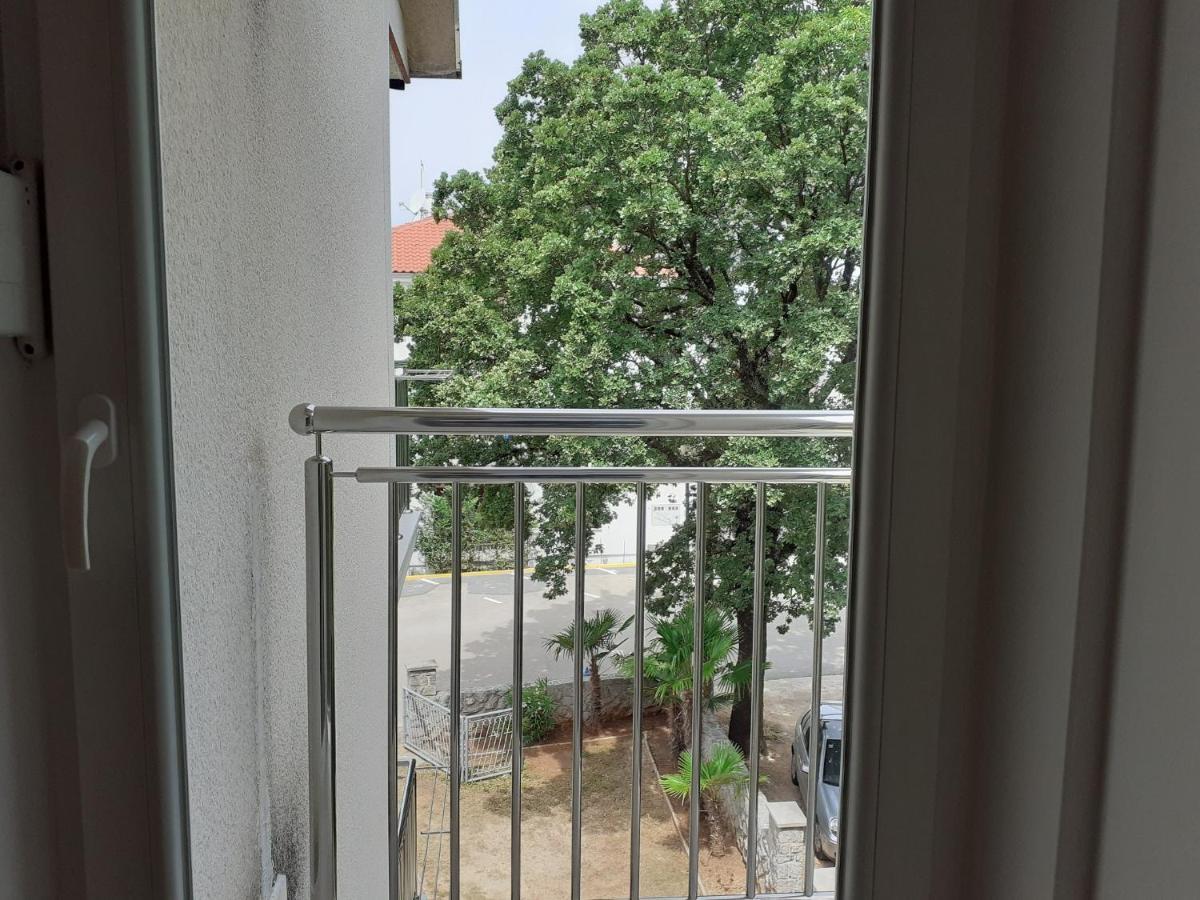 Apartment Vesel Малинска Экстерьер фото